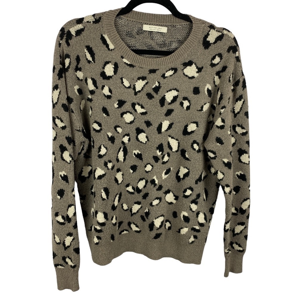 ✨3/$21✨ Active USA Leopard Print Sweater Medium Taupe Animal Print Crewneck Knit